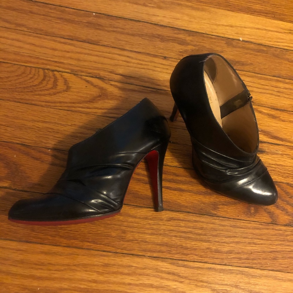 Black heeled booties